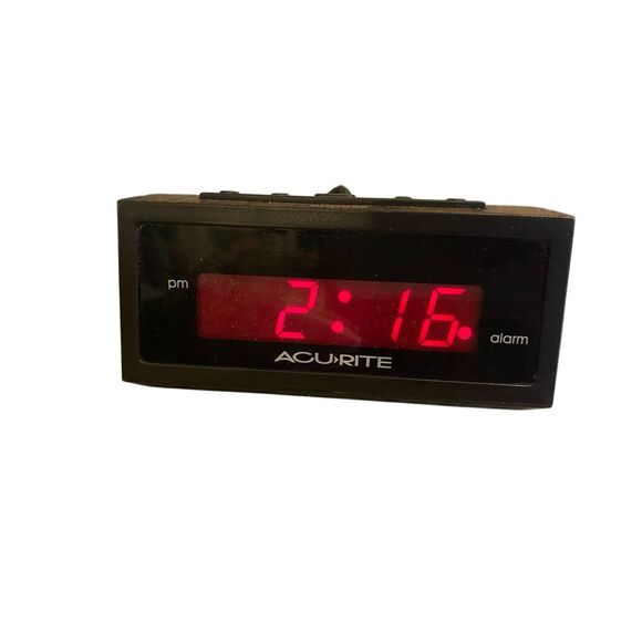 AcuRite Digital Alarm Clock Wood Grain LED Red Display Model 47567 Vintage - Picture 2 of 15